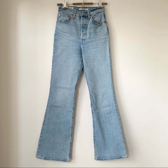 Levi's Denim - LEVI’S | RIBCAGE FLARED JEANS IN LIGHT WASH BLUE